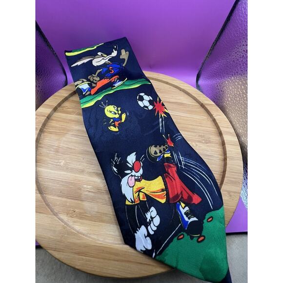 🔥RARE 1995 Looney Tunes Tie Soccer Sylvester Tweety Coyote Yosemite Sam - Picture 1 of 5